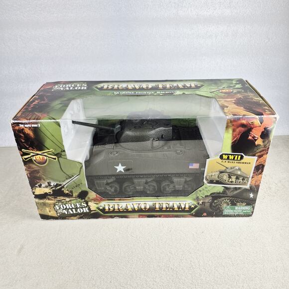 Unimax Bravo Team Extreme Fighting Machines WWII U.S M4A3 Sherman 1:18 Open Box - Picture 1 of 9